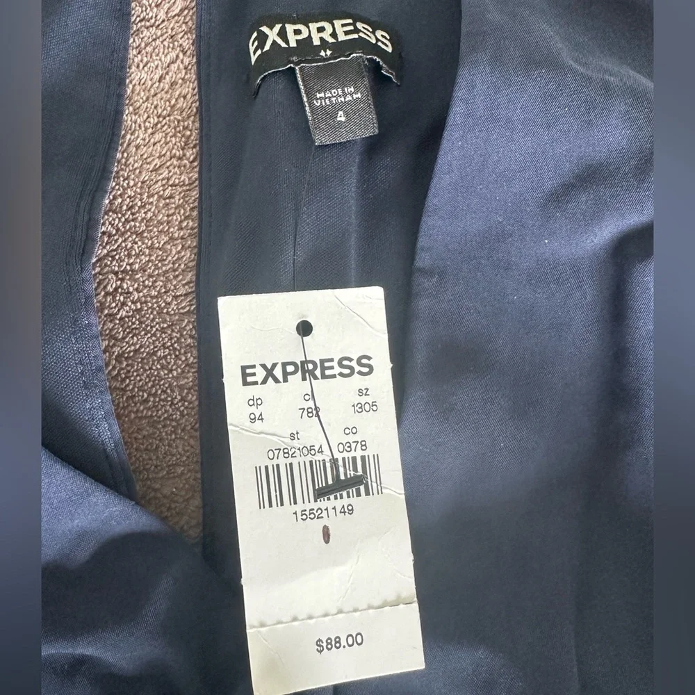 NEW EXPRESS Belted Surplice Jumpsuit in Navy  Sz 6 - Picture 6 of 9